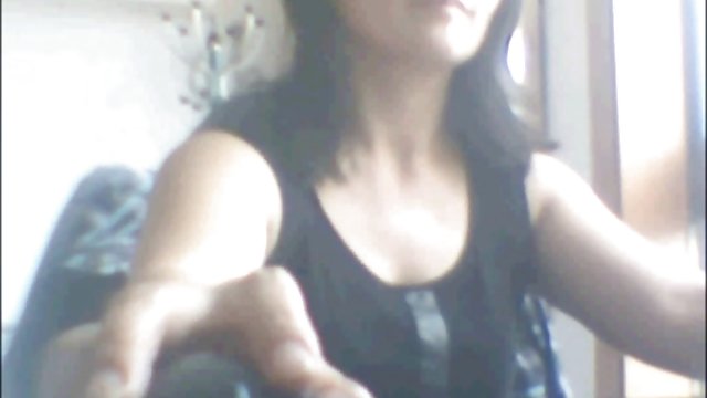 吸国家庭主妇黑色的小鸡